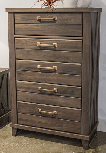 Vonitta Bay - Five Drawer Chest - Dark Brown