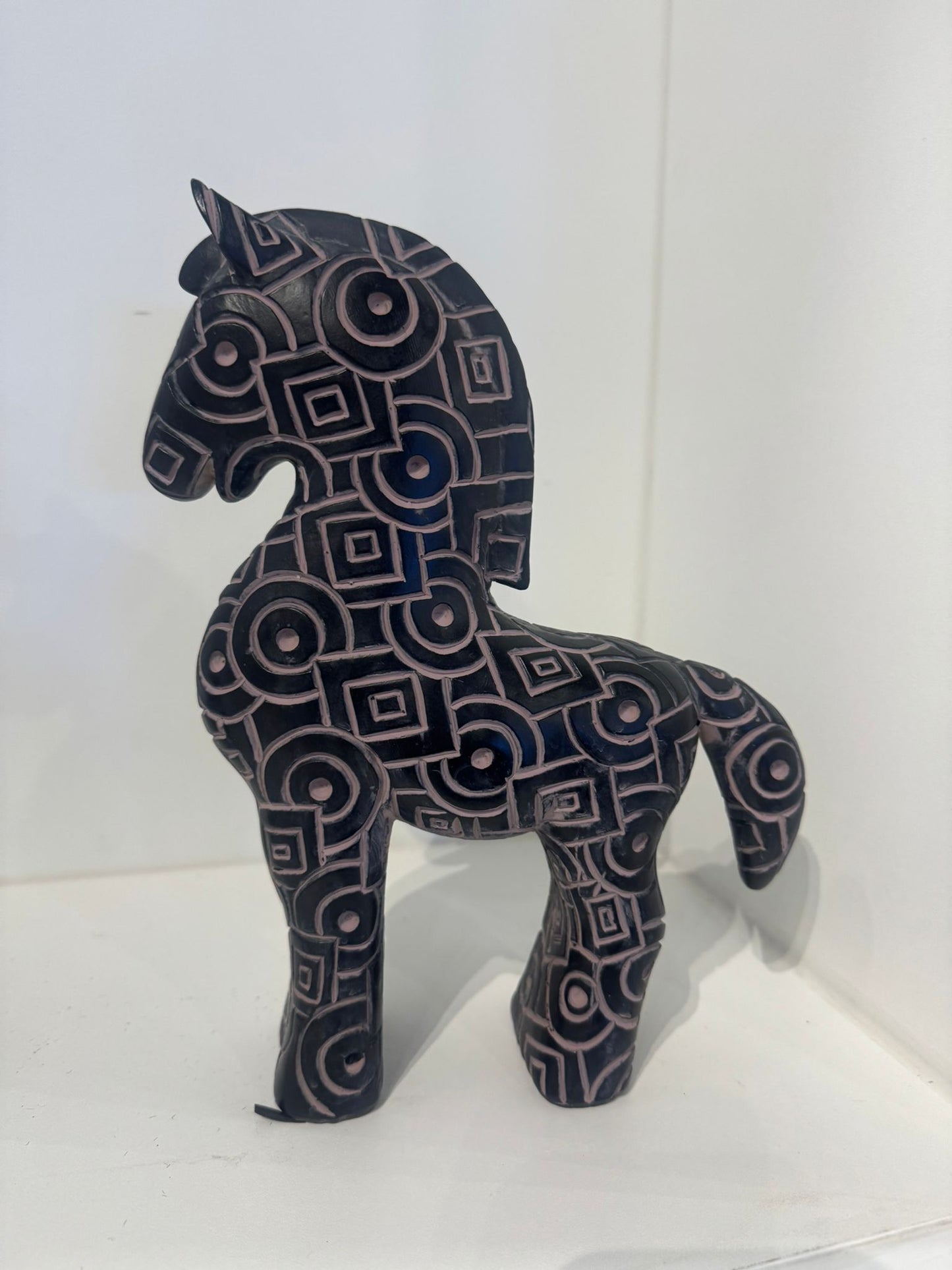 MISCELLANEOUS HOME ACCESSORIES 075 - Horse statue