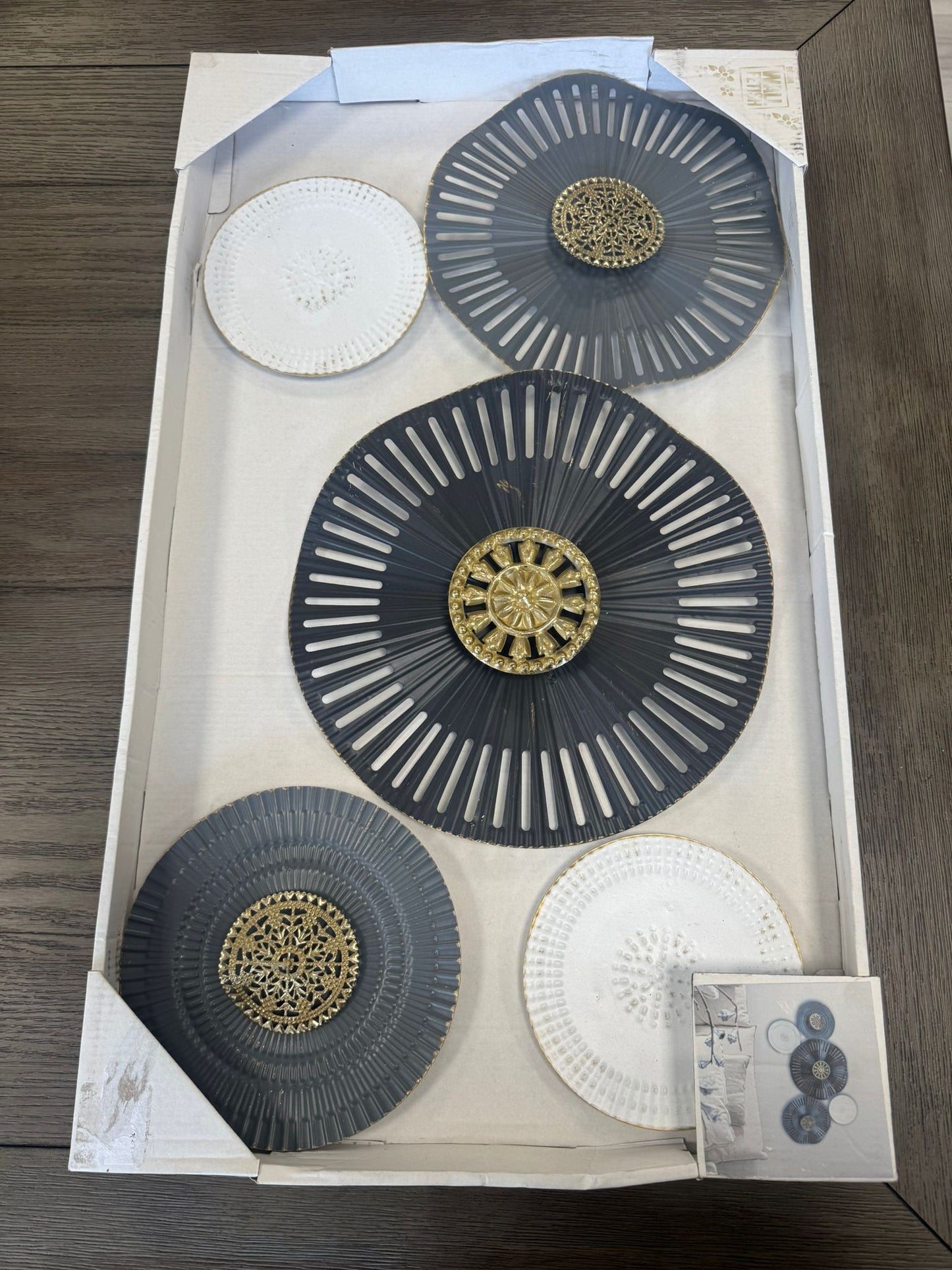 MISCELLANEOUS HOME ACCESSORIES 334- Plate wall decor (small size)