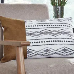 ASHLEY LANSTON PILLOW A1000997